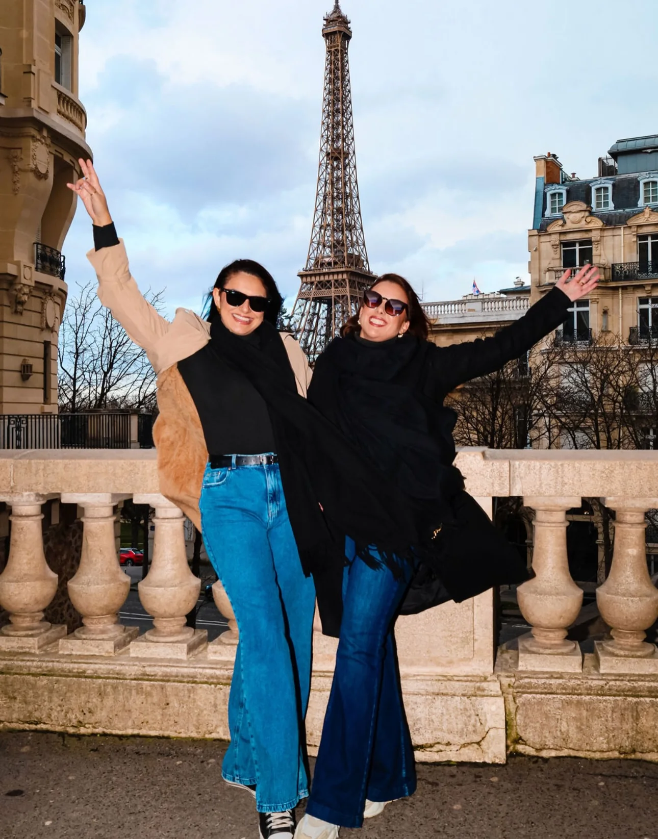 Duas amigas durante ensaio em Paris